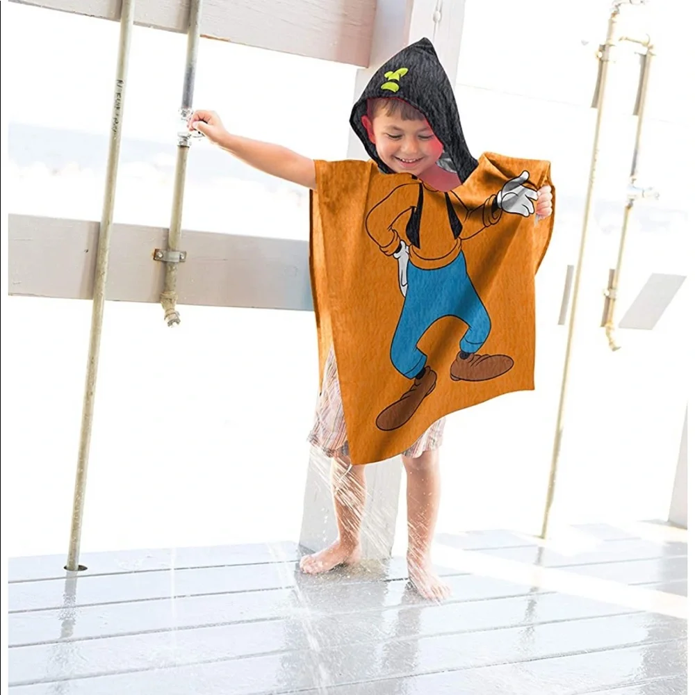 Mickey and Friends Goofy Hooded Poncho
